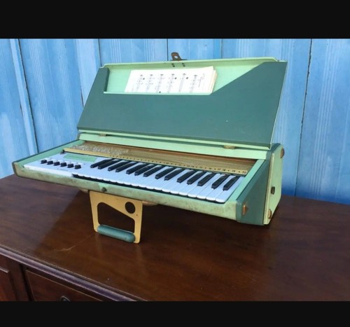 Vintage 1950s portable - ,